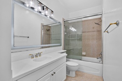 Welcome to this beautifully maintained 3-bedroom, 2.5-bath - photo 42