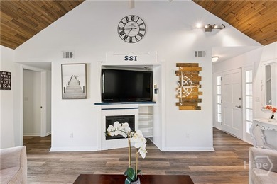 Renovated Coastal 5BR/3.5BA 2300sqft Single Family Home on Saint - photo 3