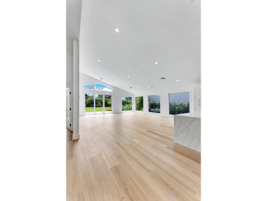 Completely Renovated 3 bedroom, 3.5 baths plus Den Home in Palm - photo 16