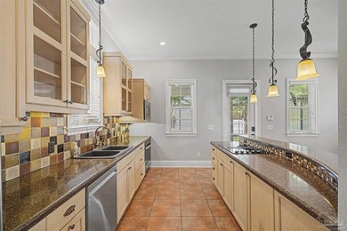 Beautiful custom home in Aragon! Main residence has a spacious - photo 17