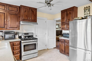 Welcome to this wonderful, expanded Colonial with a spacious - photo 19