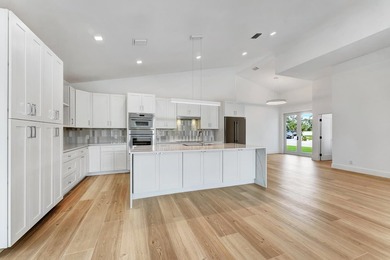 Completely Renovated 3 bedroom, 3.5 baths plus Den Home in Palm - photo 19