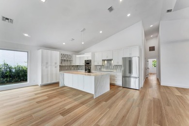 Completely Renovated 3 bedroom, 3.5 baths plus Den Home in Palm - photo 20