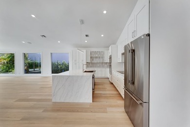 Completely Renovated 3 bedroom, 3.5 baths plus Den Home in Palm - photo 22