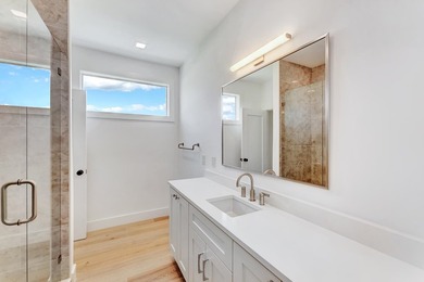 Completely Renovated 3 bedroom, 3.5 baths plus Den Home in Palm - photo 24