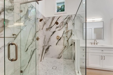 Completely Renovated 3 bedroom, 3.5 baths plus Den Home in Palm - photo 26