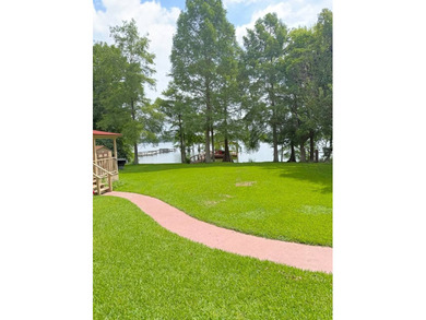 On Lake Saint John, this lovely property offers a stunning - photo 8