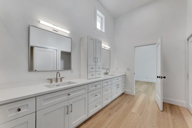 Completely Renovated 3 bedroom, 3.5 baths plus Den Home in Palm - photo 28