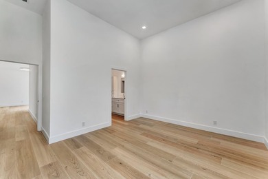 Completely Renovated 3 bedroom, 3.5 baths plus Den Home in Palm - photo 30