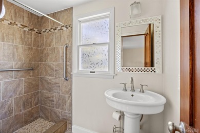 Welcome to this wonderful, expanded Colonial with a spacious - photo 31