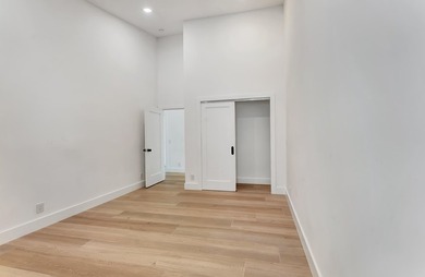 Completely Renovated 3 bedroom, 3.5 baths plus Den Home in Palm - photo 32