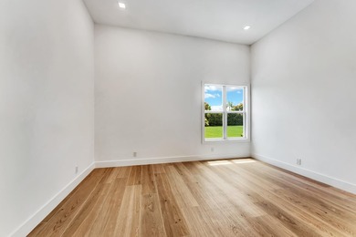 Completely Renovated 3 bedroom, 3.5 baths plus Den Home in Palm - photo 33
