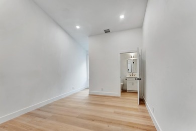 Completely Renovated 3 bedroom, 3.5 baths plus Den Home in Palm - photo 34