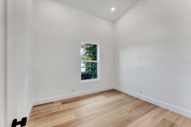 Completely Renovated 3 bedroom, 3.5 baths plus Den Home in Palm - photo 35