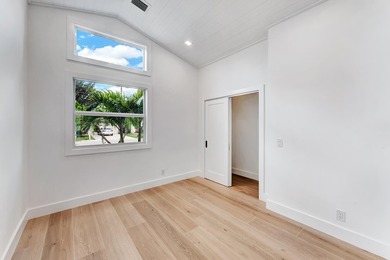 Completely Renovated 3 bedroom, 3.5 baths plus Den Home in Palm - photo 36