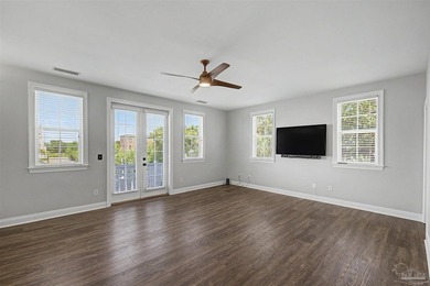 Beautiful custom home in Aragon! Main residence has a spacious - photo 47