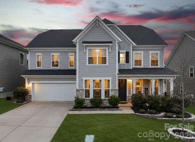 Stunning, model-style home with a heated saltwater In-ground - photo 3