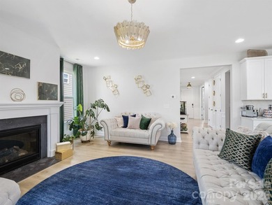 Stunning, model-style home with a heated saltwater In-ground - photo 10