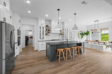 Experience the ultimate lake lifestyle in this fully furnished - photo 10