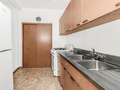 Welcome to this lovely one bedroom apartment with natural - photo 9