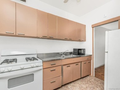 Welcome to this lovely one bedroom apartment with natural - photo 10