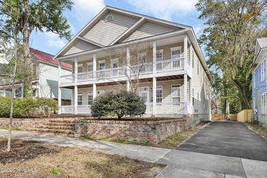 Contemporary Condominium in the Quaint Castle-Dock Street - photo 1