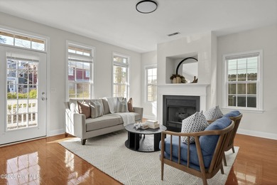 Contemporary Condominium in the Quaint Castle-Dock Street - photo 5