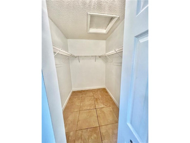 Vacant. all tile , granite countertop, 2 parking spaces - photo 9