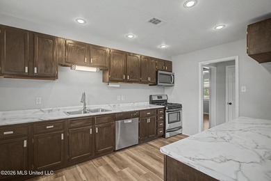 Charming home that is move in ready. This cozy home is waiting - photo 2