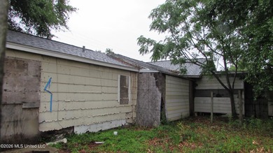 Vacant fixer upper. Possible 3-5 units. Half a block from Hwy 49 - photo 2