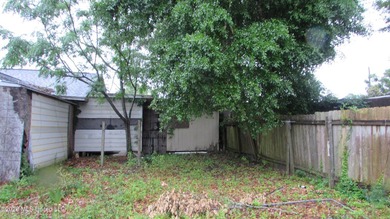 Vacant fixer upper. Possible 3-5 units. Half a block from Hwy 49 - photo 3