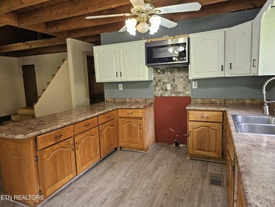 Rare cabin opportunity on 2 acres convenient to LaFollette. 2 - photo 11