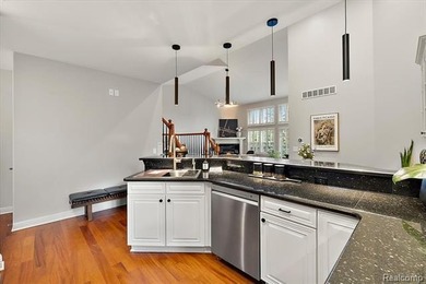 **LUXURY MODERN CONDO IN TROY** New HVAC system with a 10-year - photo 11