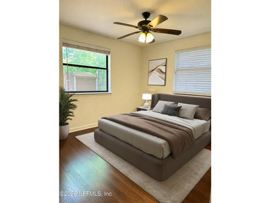 Move in ready!!! A very well maintained & clean all brick mid - photo 14
