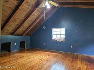 Rare cabin opportunity on 2 acres convenient to LaFollette. 2 - photo 18