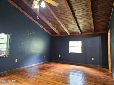Rare cabin opportunity on 2 acres convenient to LaFollette. 2 - photo 19