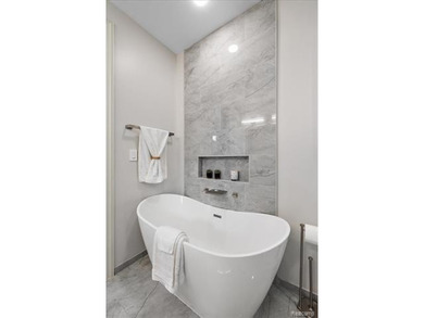 **LUXURY MODERN CONDO IN TROY** New HVAC system with a 10-year - photo 29