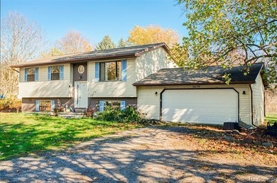 Lake Home For Sale in Fowlerville, Michigan