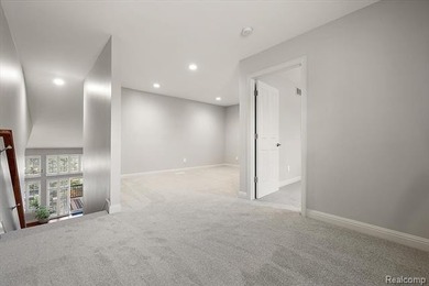 **LUXURY MODERN CONDO IN TROY** New HVAC system with a 10-year - photo 31