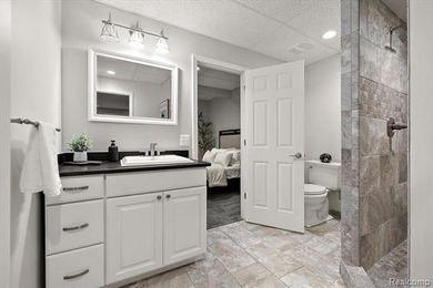 **LUXURY MODERN CONDO IN TROY** New HVAC system with a 10-year - photo 44