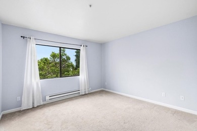 Perched on the top floor of a well-located Santa Cruz complex - photo 5