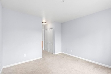 Perched on the top floor of a well-located Santa Cruz complex - photo 10