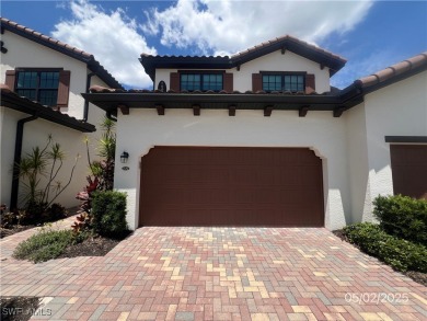 Lake Townhome/Townhouse For Sale in Fort Myers, Florida