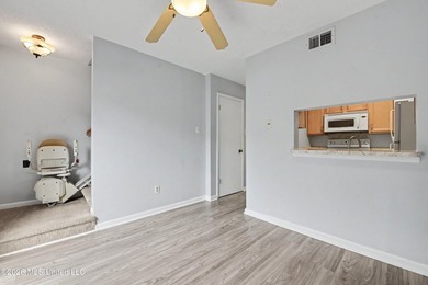 LOCATION LOCATION LOCATION! Move-in ready condo in the heart of - photo 11
