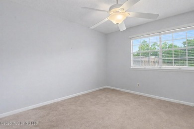 LOCATION LOCATION LOCATION! Move-in ready condo in the heart of - photo 14