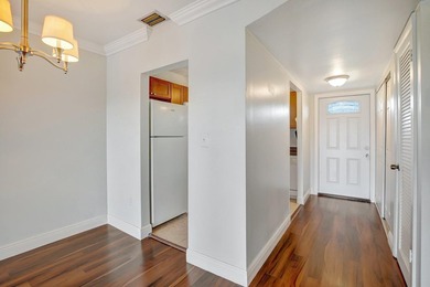Back on the market. Experience the perfect blend of comfort and - photo 4