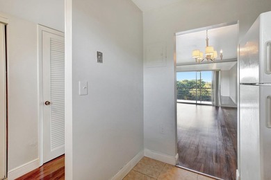 Back on the market. Experience the perfect blend of comfort and - photo 8