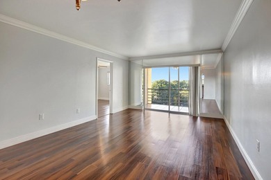 Back on the market. Experience the perfect blend of comfort and - photo 9