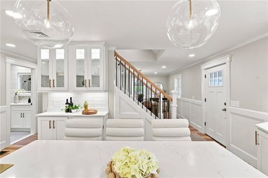 Welcome to a gorgeous reinvention of an 1880 gem in the heart of - photo 11