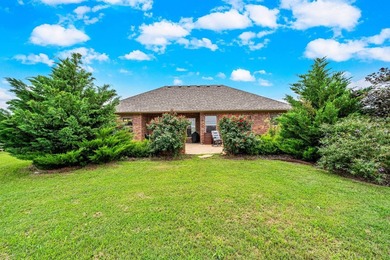 Don't miss this beautifully updated 4-bedroom, 2-bathroom home - photo 8